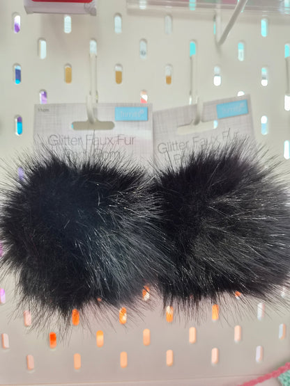Trimits 11cm Faux Fur Pom Poms – Large Pom Poms for Hats, Scarves & Crafts