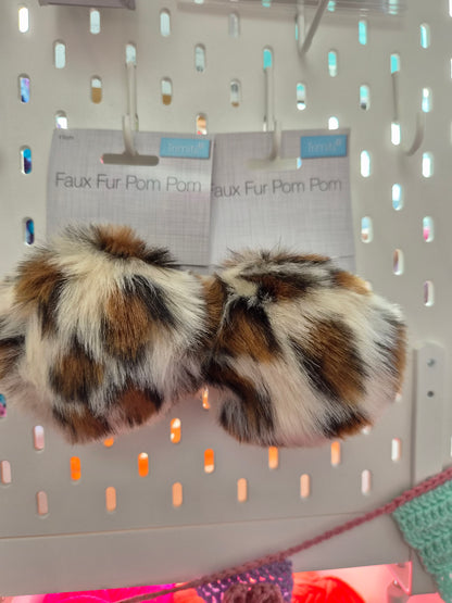 Trimits 11cm Faux Fur Pom Poms – Large Pom Poms for Hats, Scarves & Crafts