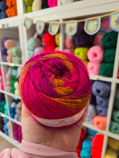 Knitco Elegant DK 150g Yarn Cake