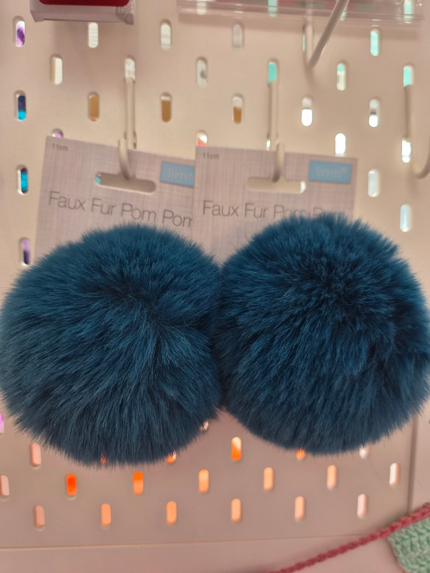 Trimits 11cm Faux Fur Pom Poms – Large Pom Poms for Hats, Scarves & Crafts