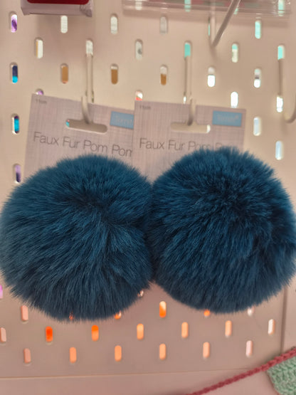 Trimits 11cm Faux Fur Pom Poms – Large Pom Poms for Hats, Scarves & Crafts
