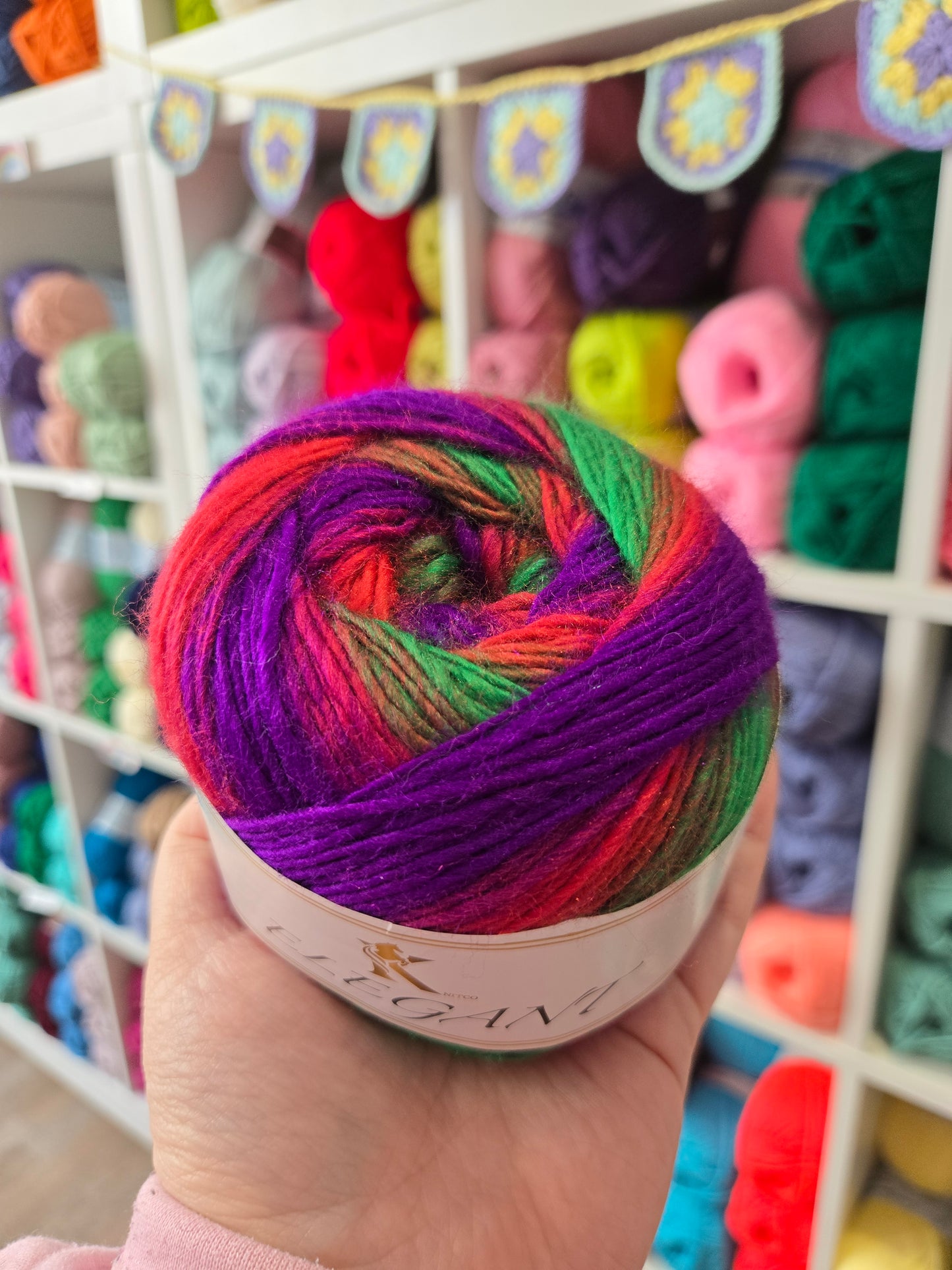 Knitco Elegant DK 150g Yarn Cake