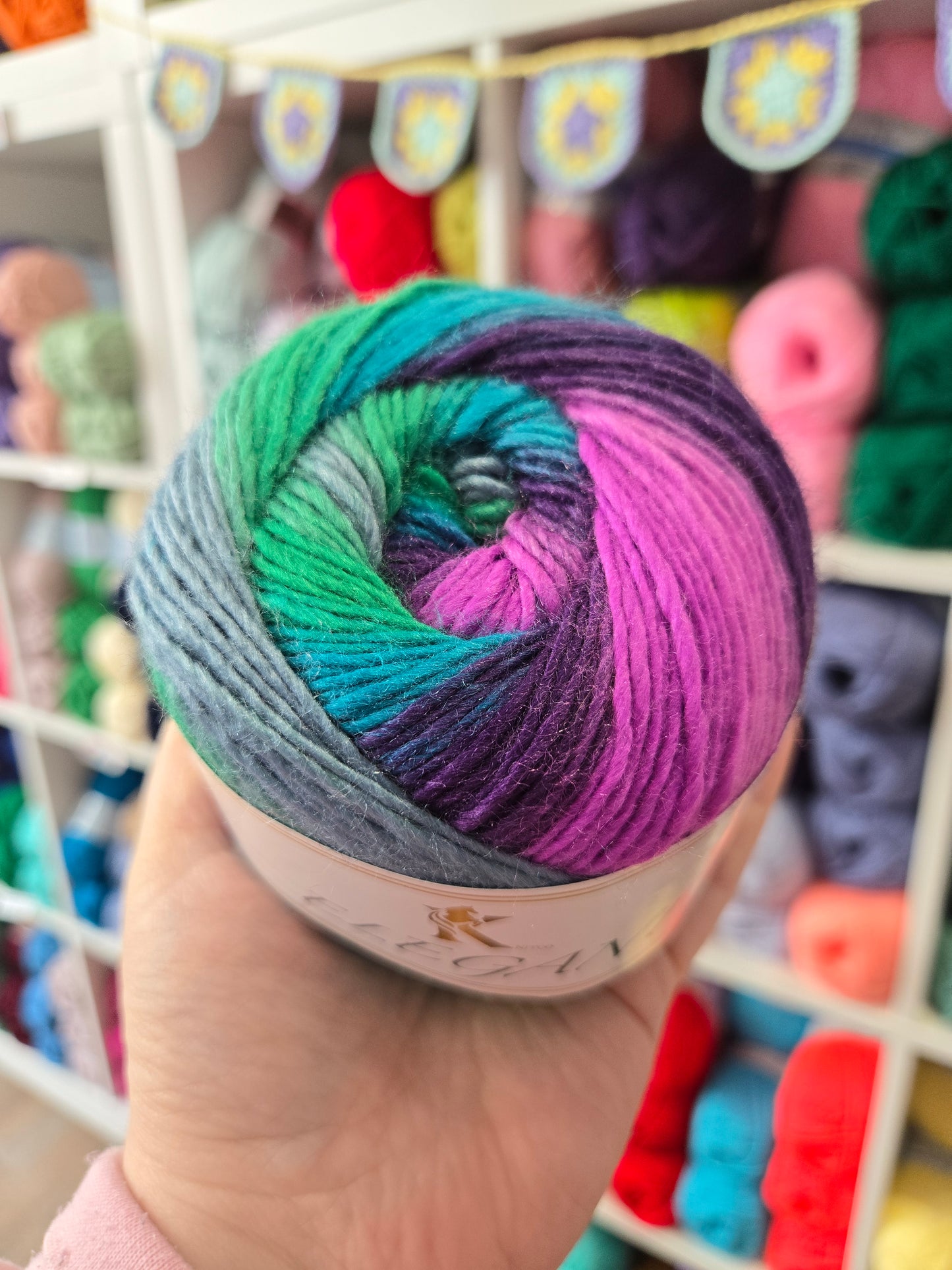 Knitco Elegant DK 150g Yarn Cake